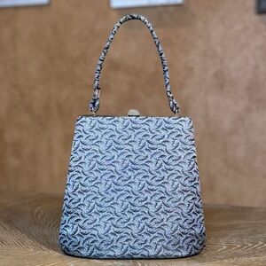 Jackie O feel handbag with a top metal clasp in black and grey/silver